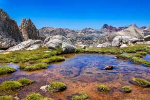 Mono Pass Lake looking west-0421.jpg